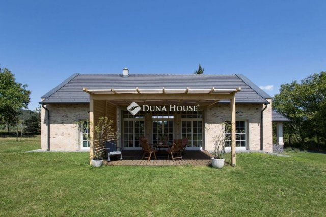 Eladó családi ház, Badacsonytomajon 285 M Ft, 4 szobás