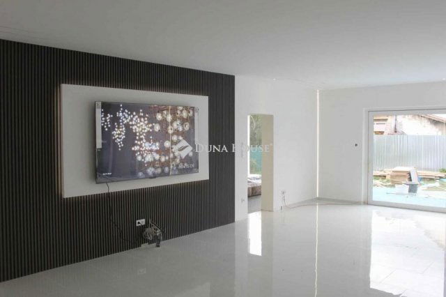 Eladó családi ház, Budakalászon 224 M Ft, 4 szobás