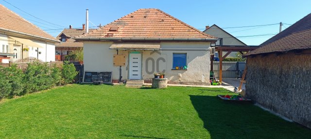 Eladó családi ház, Versegen 41.5 M Ft, 2 szobás