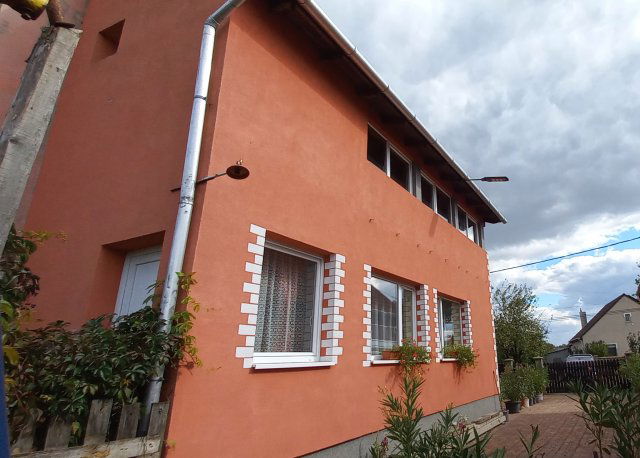 Eladó családi ház, Csákváron 87.5 M Ft, 2+4 szobás