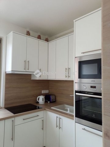 Kiadó téglalakás, albérlet, Pécsett, Mária utcában, 3 szobás