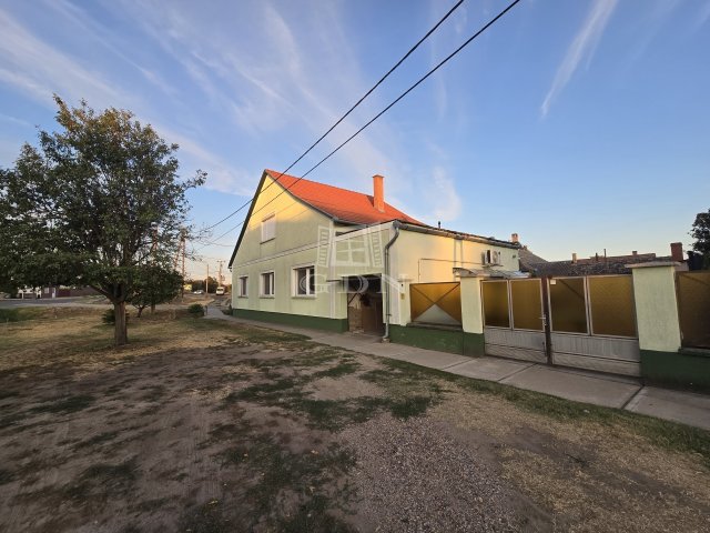 Eladó családi ház, Nagybaracskán 52 M Ft, 2 szobás