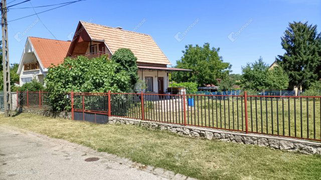 Eladó nyaraló, Komáromban 32.9 M Ft, 2 szobás