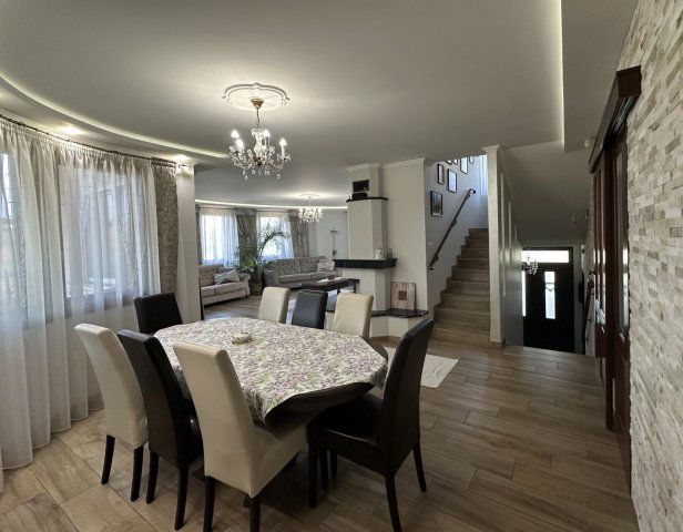 Eladó családi ház, Kecskeméten 224.9 M Ft, 7 szobás