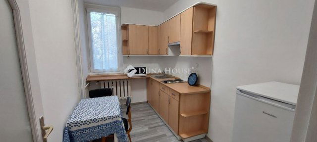 Kiadó téglalakás, albérlet, Tatabányán, Mártírok úton