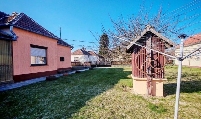 Eladó családi ház, Szentán 16.99 M Ft, 3 szobás