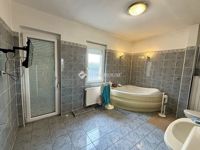 Eladó családi ház, Gyálon 194.9 M Ft, 5 szobás