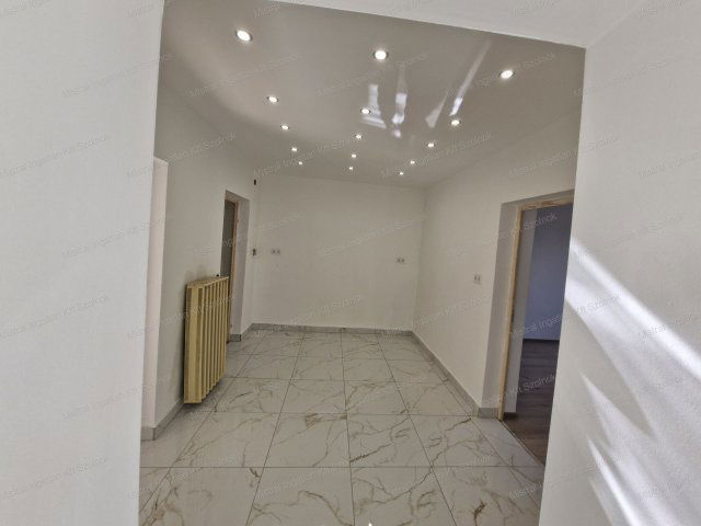 Eladó családi ház, Újszászon 18 M Ft, 3 szobás