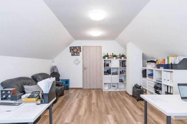 Eladó családi ház, Vecsésen 149 M Ft, 5+1 szobás