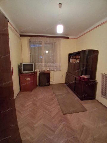 Eladó téglalakás, Törökszentmiklóson 25 M Ft, 2 szobás