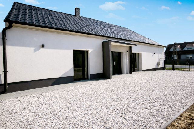 Eladó családi ház, Csényén 69.9 M Ft, 4 szobás