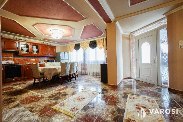 Eladó családi ház, Turán 99 M Ft, 4 szobás