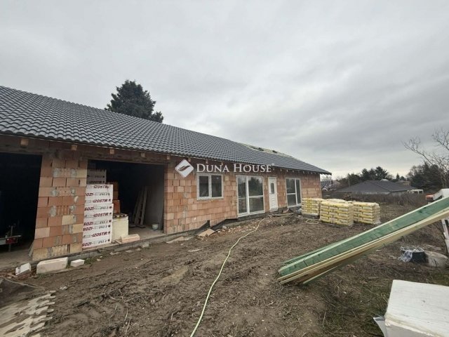 Eladó téglalakás, Szigetszentmártonban 65 M Ft, 2 szobás