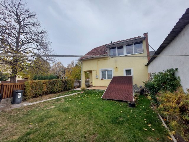 Eladó családi ház, Esztergomban 136 M Ft, 6 szobás