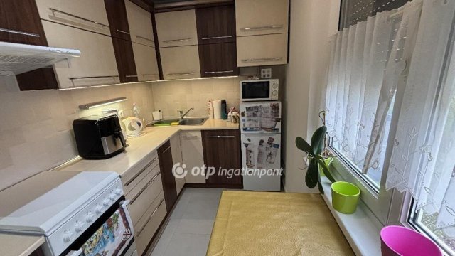 Eladó panellakás, Győrött 57.9 M Ft, 2 szobás