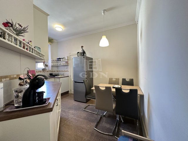 Eladó téglalakás, Székesfehérvárott 110 M Ft, 2+3 szobás