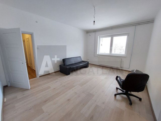 Eladó téglalakás, Szegeden 68 M Ft, 3 szobás