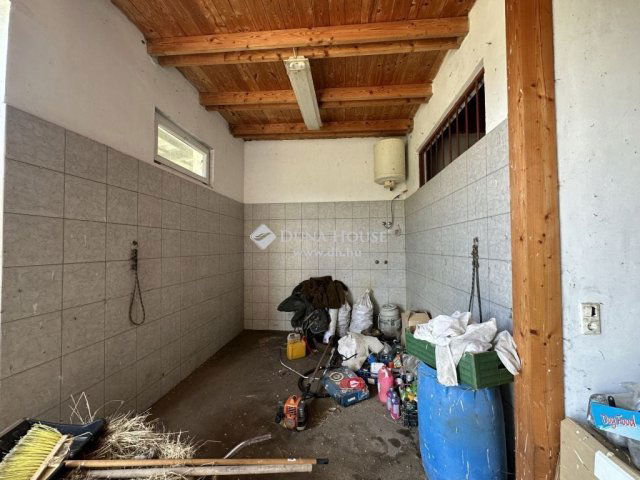 Eladó mezogazdasagi ingatlan, Monoron 200 M Ft