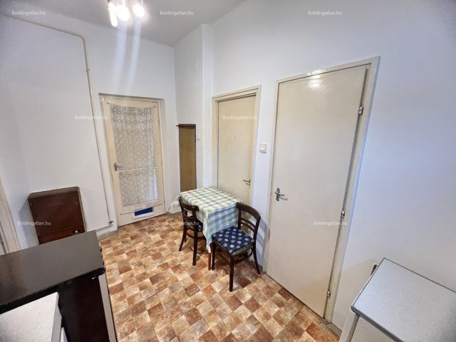 Kiadó téglalakás, albérlet, Kaposváron, Hegyi utcában