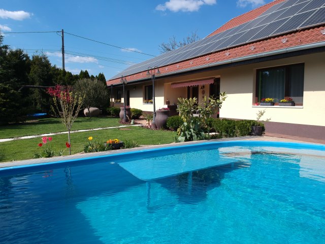 Eladó családi ház, Győrzámolyon 215 M Ft, 2 szobás