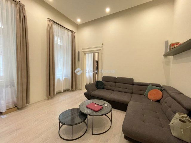 Kiadó téglalakás, albérlet, VI. kerületben, Podmaniczky utcában