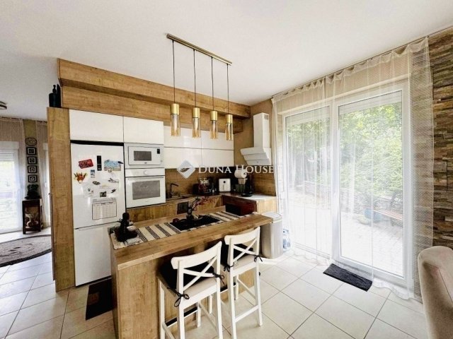 Eladó téglalakás, Pécsett 115 M Ft, 3 szobás