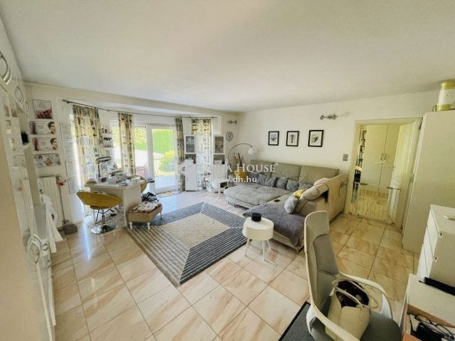 Eladó családi ház, Pócsmegyeren 139 M Ft, 3 szobás