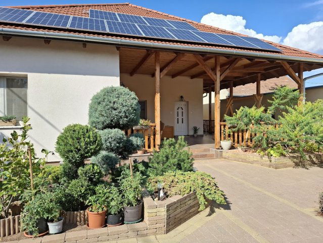 Eladó családi ház, Vecsésen 129.9 M Ft, 4 szobás