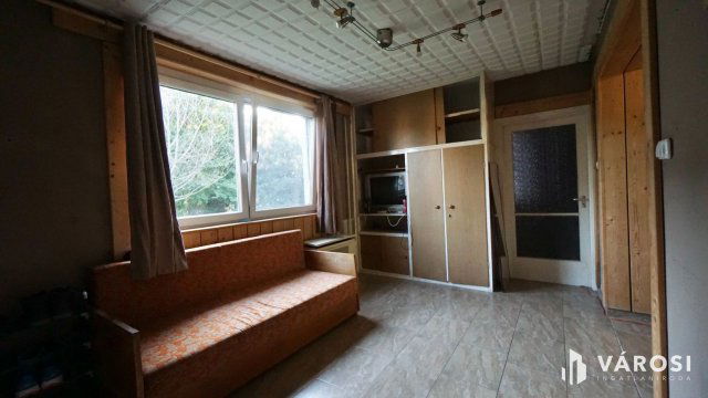 Eladó családi ház, Ajkán 39 M Ft, 3 szobás