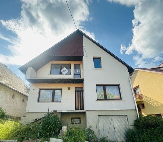 Eladó családi ház, Nyergesújfaluban 65.9 M Ft, 6 szobás