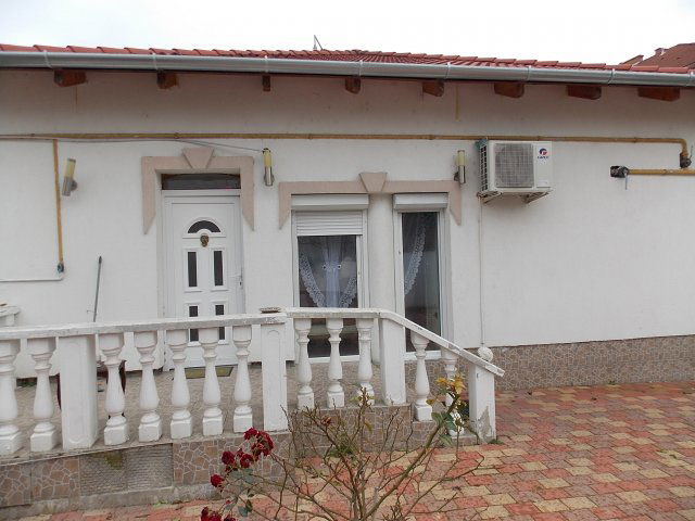 Eladó családi ház, Szolnokon 65 M Ft, 2 szobás