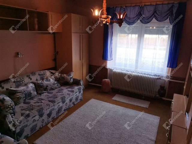 Eladó családi ház, Komáromban 44.4 M Ft, 3 szobás