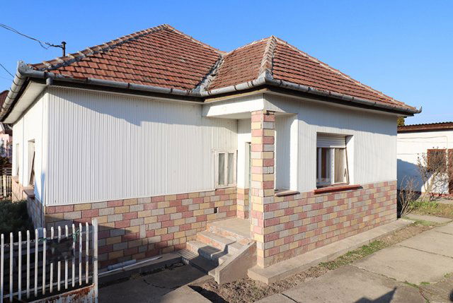 Eladó családi ház, Dabason 38 M Ft, 2 szobás