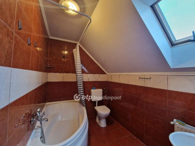 Eladó családi ház, Csornán 44.9 M Ft, 4 szobás