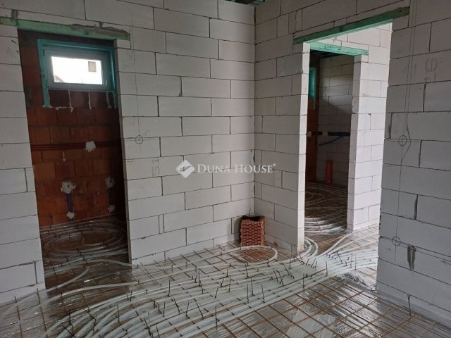 Eladó ikerház, Szigethalmon 88.9 M Ft, 4 szobás