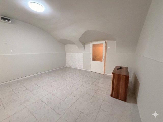 Eladó téglalakás, Budapesten, VI. kerületben 42 M Ft, 2 szobás