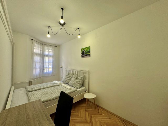 Kiadó téglalakás, albérlet, Pécsett, Mária utcában, 2 szobás