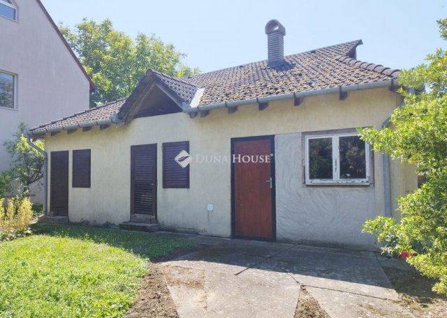 Eladó családi ház, Csurgón 54.9 M Ft, 8 szobás