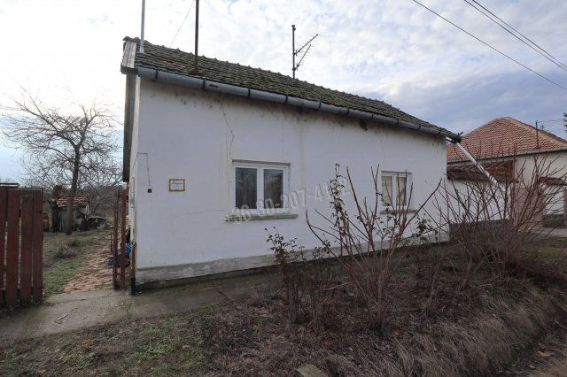 Eladó családi ház, Sándorfalván 34.9 M Ft, 2 szobás