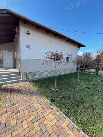 Eladó családi ház, Nyáregyházán 72.9 M Ft, 3 szobás