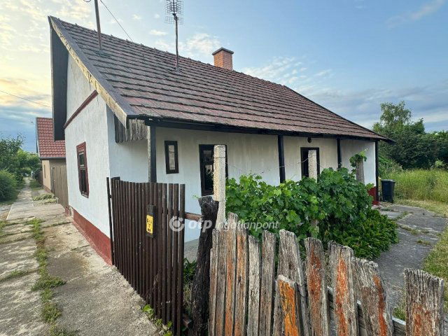 Eladó családi ház, Tiszafüreden 11.5 M Ft, 1 szobás