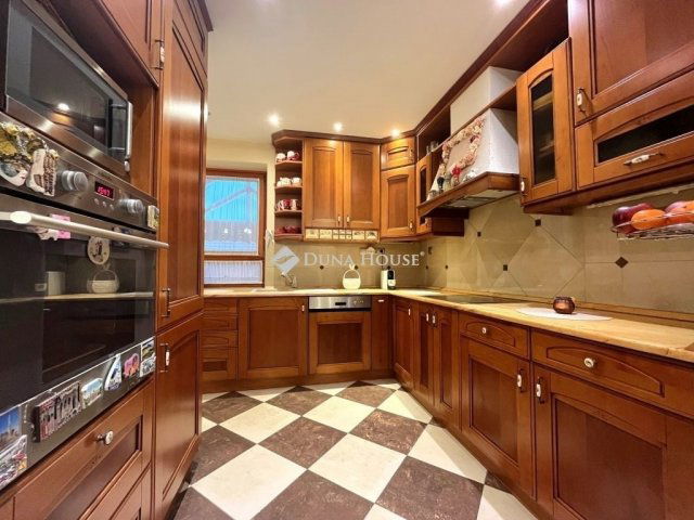 Eladó családi ház, Jakabszálláson 105 M Ft, 6 szobás