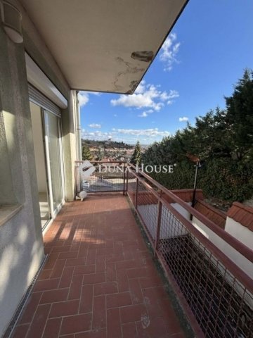 Eladó téglalakás, Pécsett 88 M Ft, 3 szobás