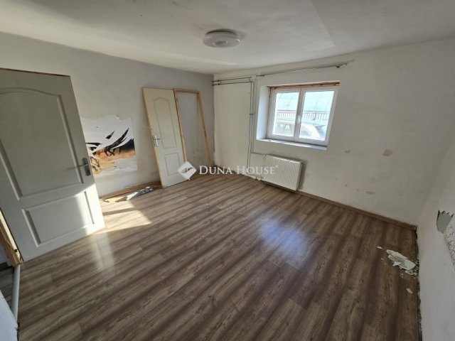 Eladó családi ház, Szegeden 53 M Ft, 4 szobás