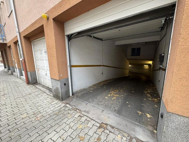 Eladó garázs, Budapesten, IV. kerületben, Károlyi István utcában