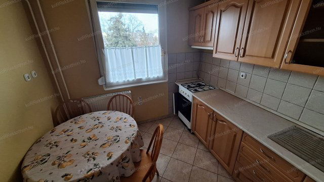 Eladó téglalakás, Jászberényben 61 M Ft, 1+3 szobás