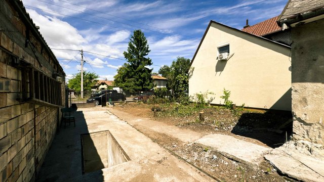 Eladó családi ház, Dunakeszin 67 M Ft, 2 szobás
