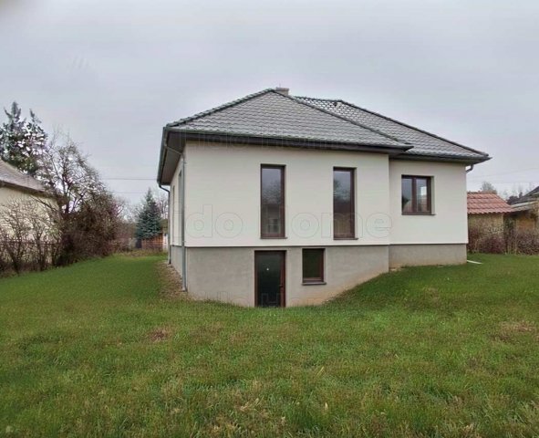 Eladó családi ház, Bakonyszentlászlón 78 M Ft, 2 szobás