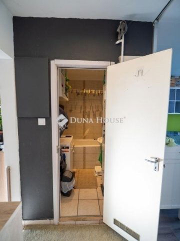 Eladó panellakás, Pécsett 39.9 M Ft, 2 szobás