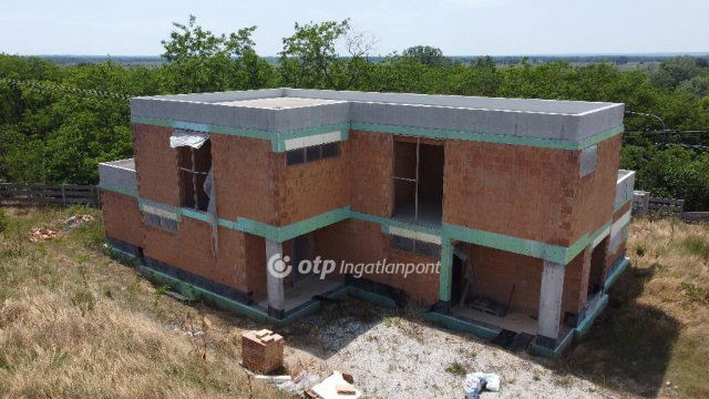 Eladó téglalakás, Fonyódon 87.108 M Ft, 3 szobás